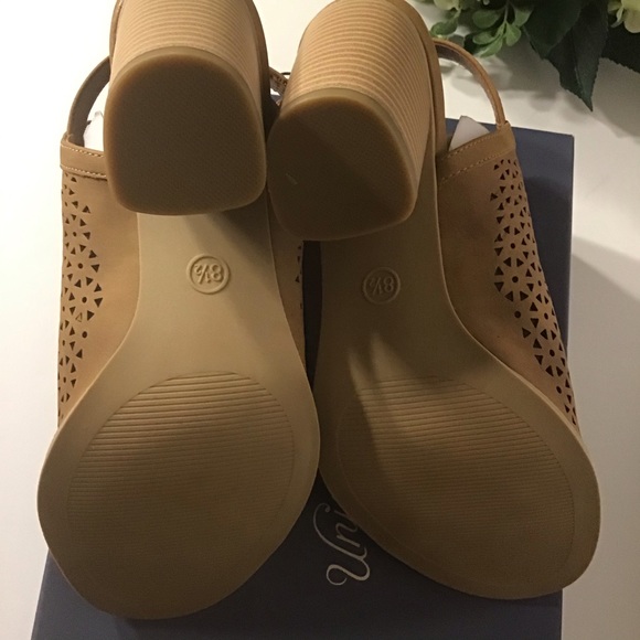 🌸NIB LASER CUT SHOOTIE - Picture 7 of 8